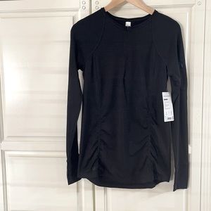 NWT Athleta workout top long sleeve with side and back pocket for storage